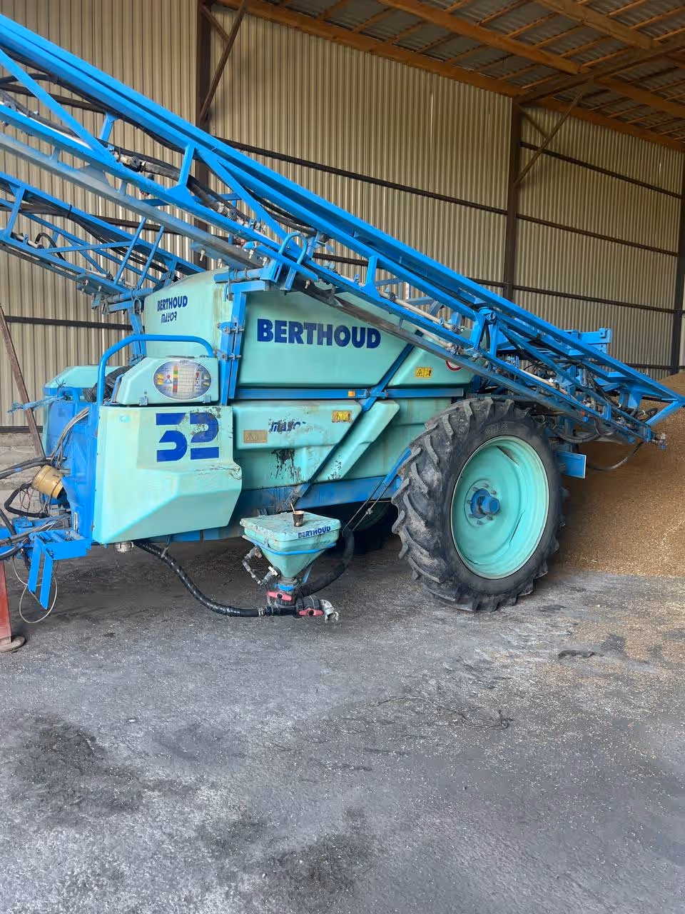 Ремонт бочки опрыскивателя Berthoud Tracker 3200 в с. Стоянов